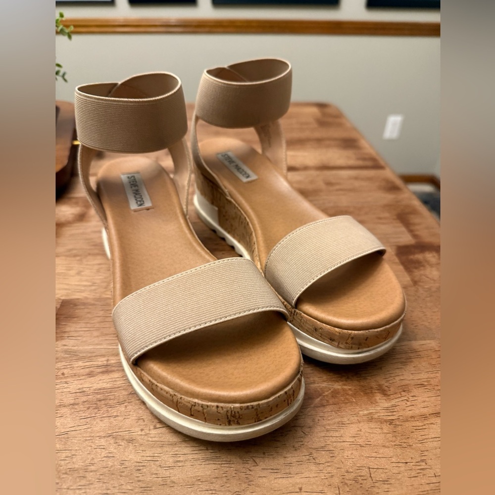 Steve Madden Elba Wedge Sandal Platform Ankle Strap - size 8.5 Tan